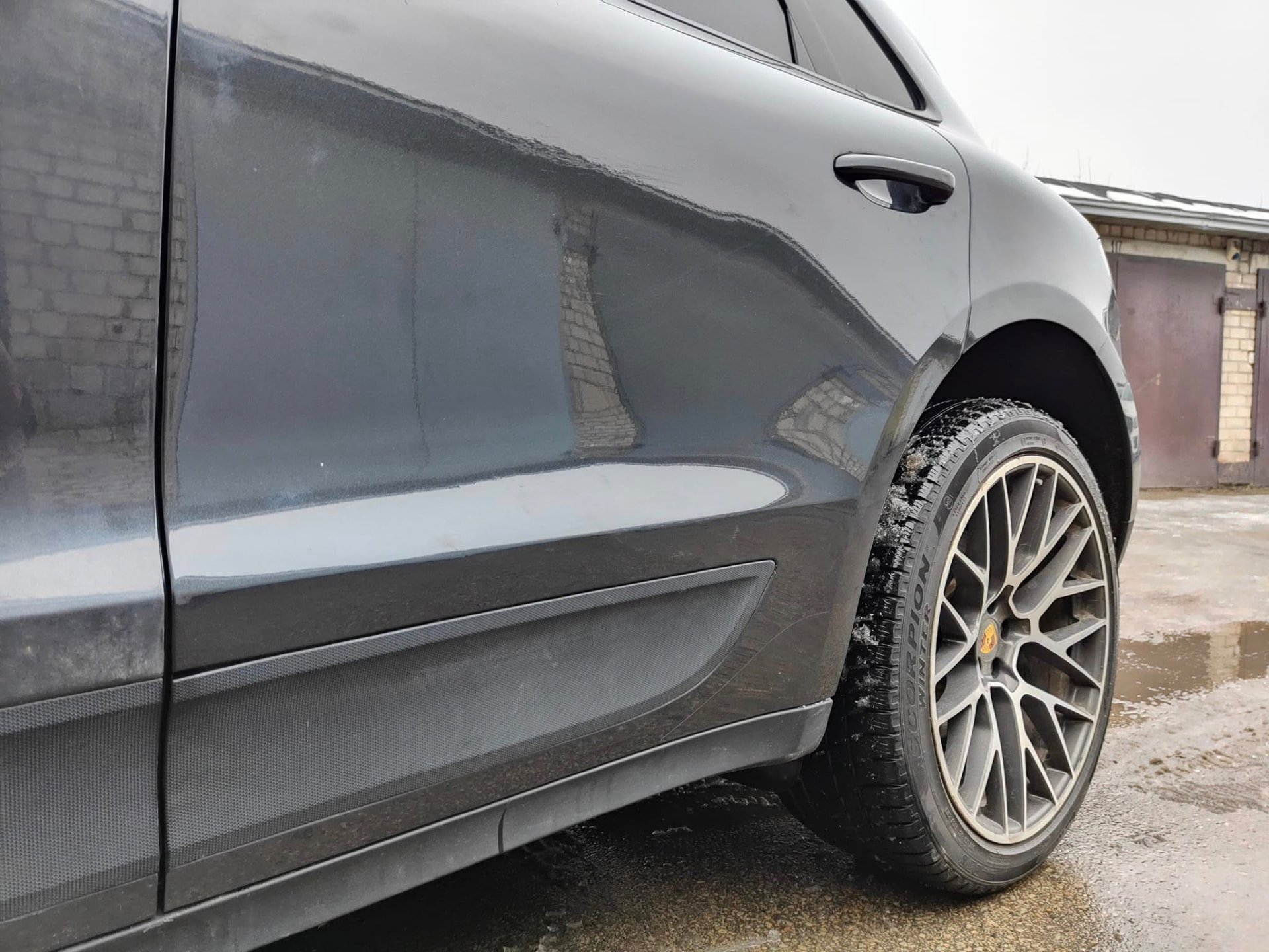 Porsche Macan — priekinės durys po remonto