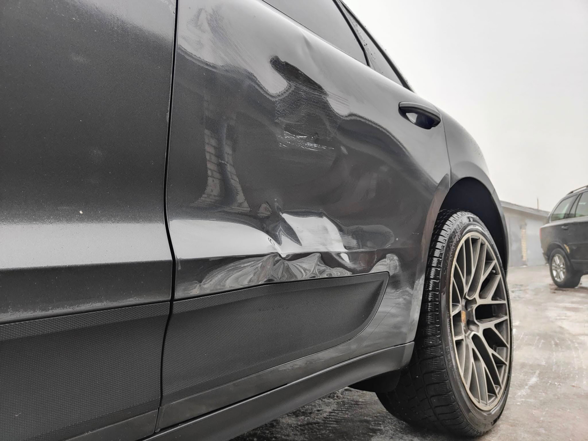 Porsche Macan — priekinės durys prieš remontą