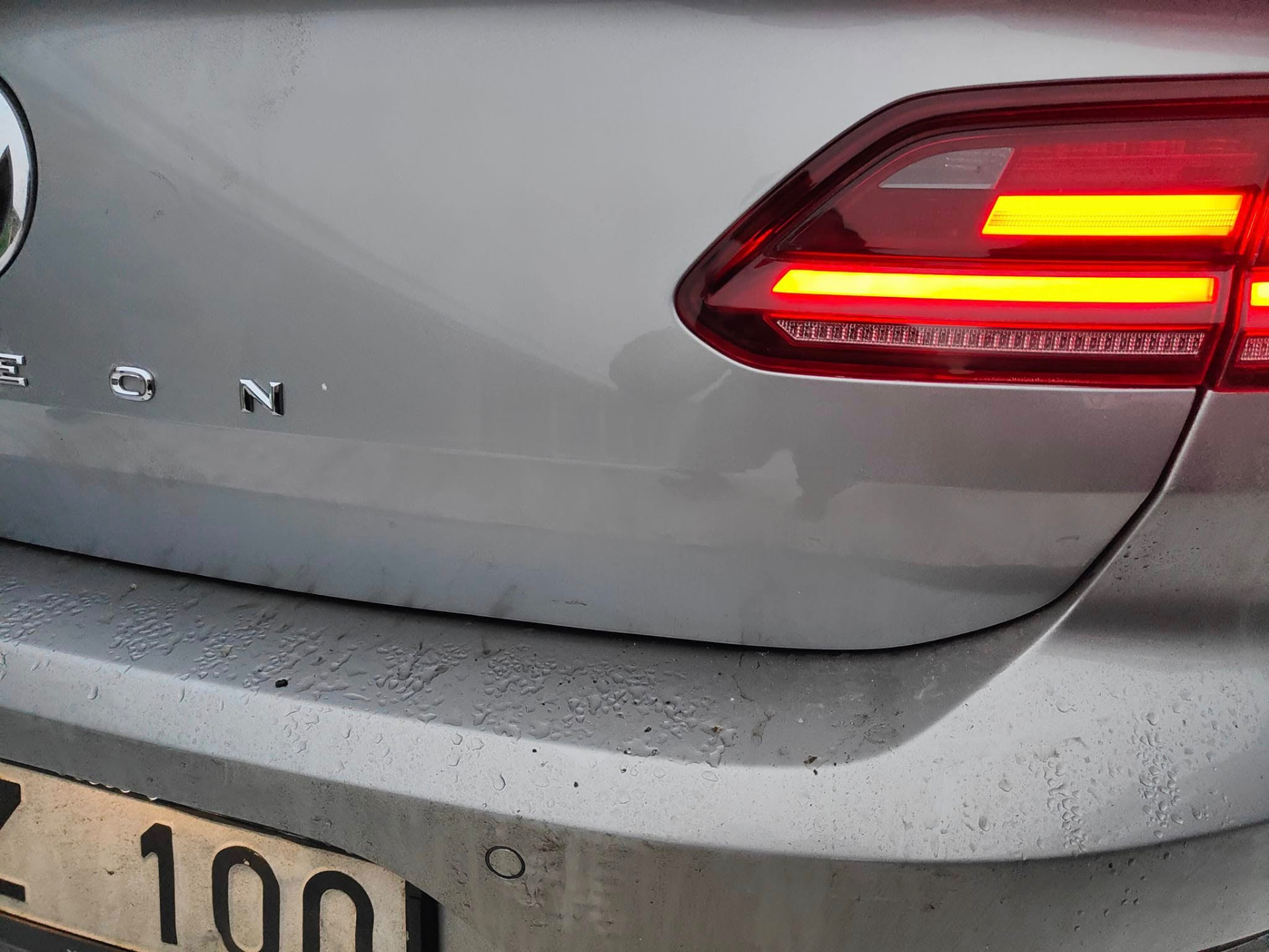 VW Arteon — bagažinės dangtis po remonto
